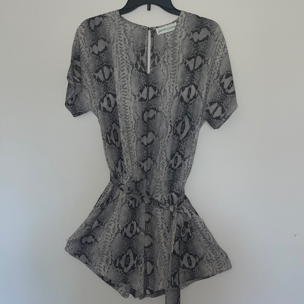 Pants Store Shorts Romper Python Print Size Medium